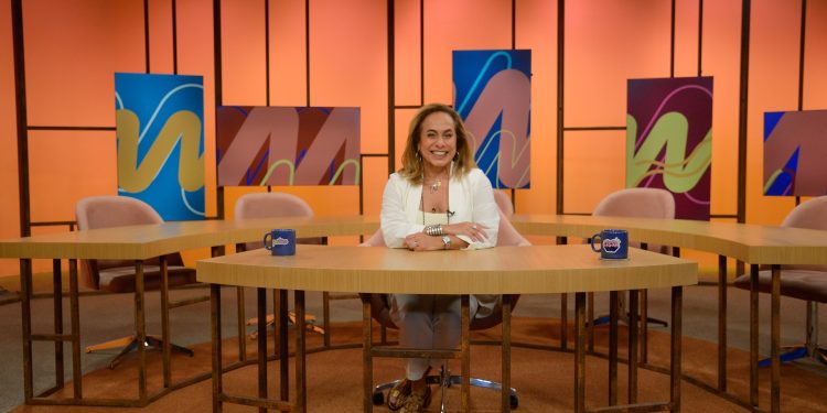 Sem Censura volta ao ar nesta segunda-feira com Cissa Guimarães