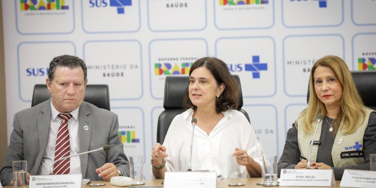 Brasil pode dobrar casos de dengue neste ano em relação a 2023, alerta Ministério da Saúde