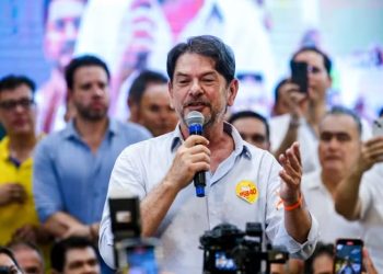 Senador Cid Gomes se filiou ao PSB neste domingo (4) em Fortaleza (Foto: Thiago Gadelha/SVM)