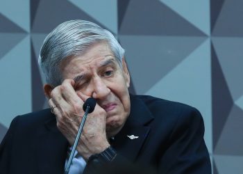 General Augusto Heleno durante depoimento a CPMI do golpe (Foto: Lula Marques/Agência Brasil)