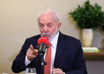 Lula concede entrevista à Rádio Itatiaia, em Belo Horizonte (Foto: Reprodução/YouTube)