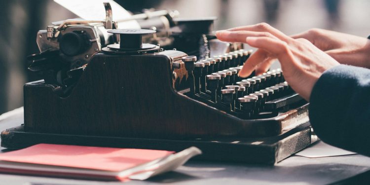 A poesia que ficou na geladeira – Por Alexandre Lucas