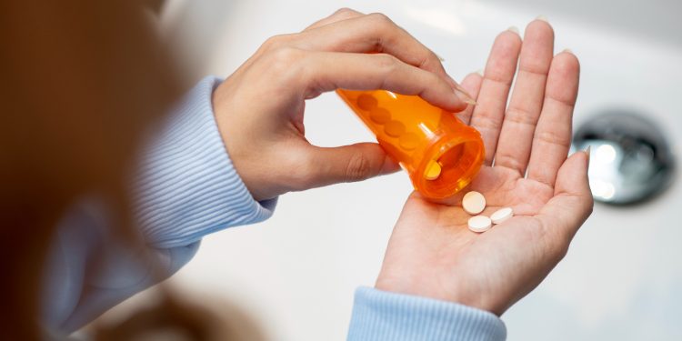 Câncer, demência, osteoporose: uso descontrolado de omeprazol traz riscos graves à saúde