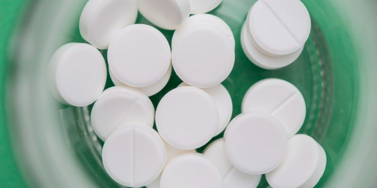 Câncer, demência, osteoporose: uso descontrolado de omeprazol traz riscos graves à saúde