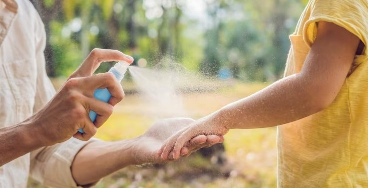 Como escolher repelente para evitar a dengue? Guia traz o mais indicado