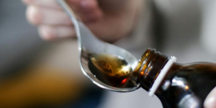 Xarope expectorante reduz sintomas de Covid-19, comprova estudo