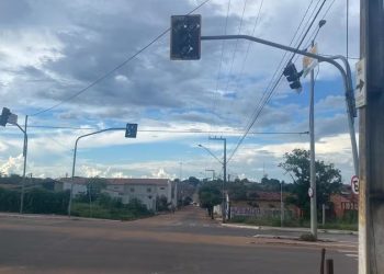 Semáforos apagados após falta de energia na região do Cariri (Foto: Darlene Barbosa/TVM Cariri)