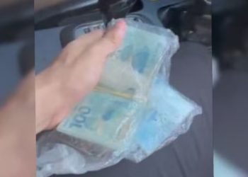 Polícia apreendeu R$ 10.700 mil em espécie com professor suspeito de extorquir dinheiro de outra docente em Quixeramobim (Foto: Reprodução)