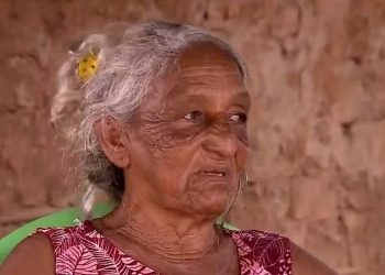 Idosa de 77 anos é presa no MA, após erro da Justiça de Rondônia; 'passou a noite sentada em cadeira e sem comida' (Foto: Reprodução/TV Mirante)