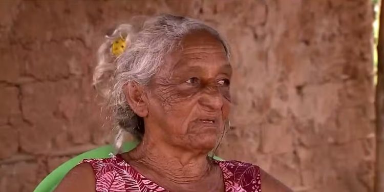 Idosa de 77 anos é presa no MA, após erro da Justiça de Rondônia; ‘passou a noite sentada em cadeira e sem comida’