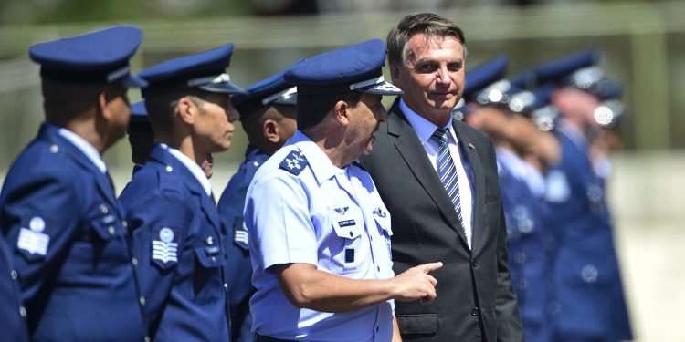 General Freire Gomes ameaçou prender Bolsonaro, diz ex-comandante da Aeronáutica à PF