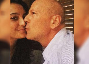 Esposa de Bruce Willis posta rara foto com ator após diagnostico de demência
