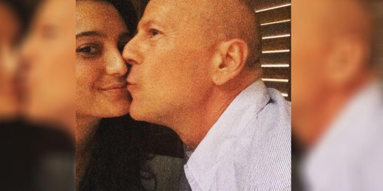 Esposa de Bruce Willis posta rara foto com ator após diagnostico de demência