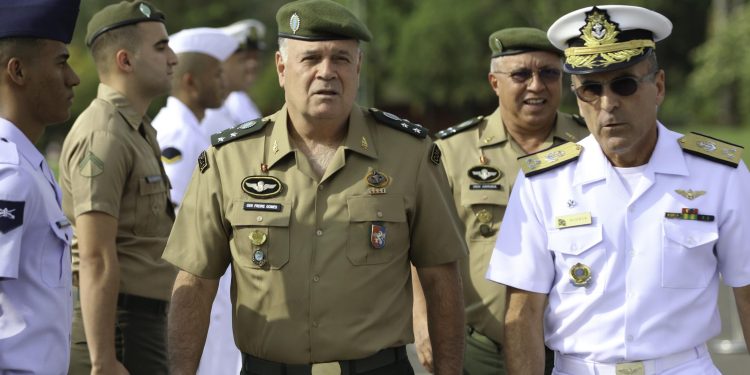 General Freire Gomes ameaçou prender Bolsonaro, diz ex-comandante da Aeronáutica à PF