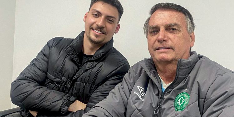 MPDF denuncia Jair Renan, filho de Bolsonaro, por lavagem de dinheiro