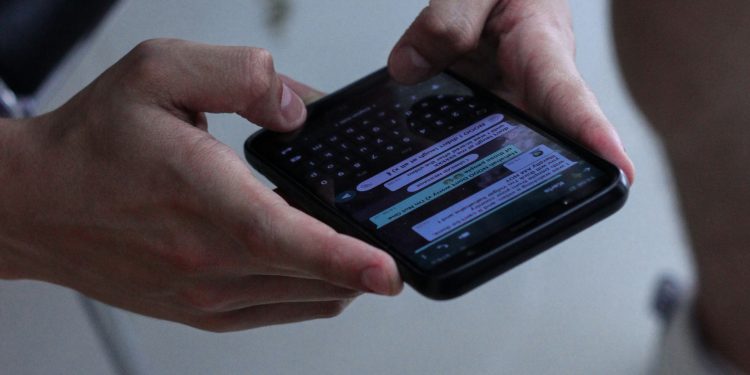 WhatsApp testa editor de fotos com IA em versão beta no Android