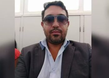 Advogado é preso por suspeita de ficar com dinheiro de aposentadoria de clientes em Quixadá (Foto: Reprodução)