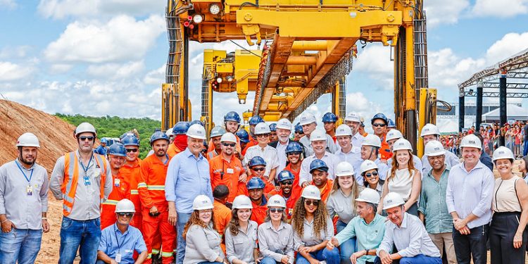 No Ceará, Lula garante empenho do Governo para concluir Transnordestina até 2027