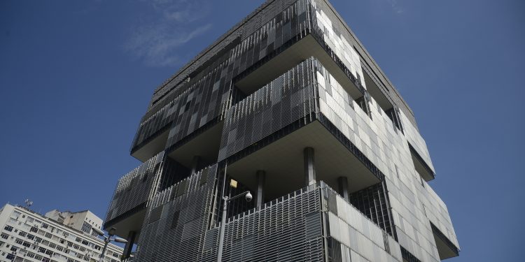 Petrobras abre inscrições para mais de mil vagas de Jovem Aprendiz; veja como participar