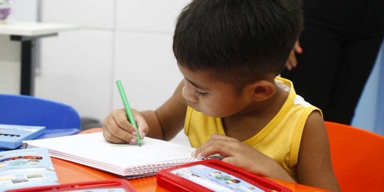 Ceará lidera ranking nacional de crianças alfabetizadas na idade certa, aponta relatório do MEC