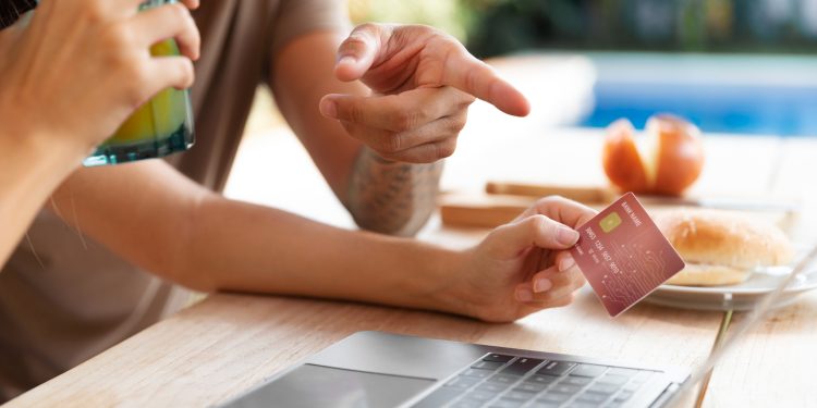 Câmara aprova projeto que acaba com isenção para compras internacionais de até US$ 50