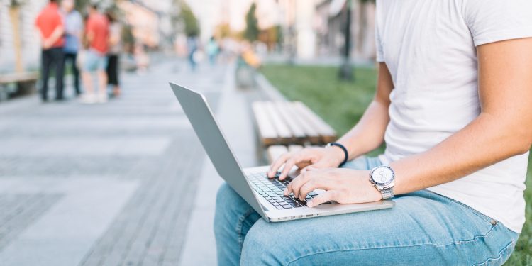 Apenas 11% das escolas têm internet na velocidade certa, diz pesquisa