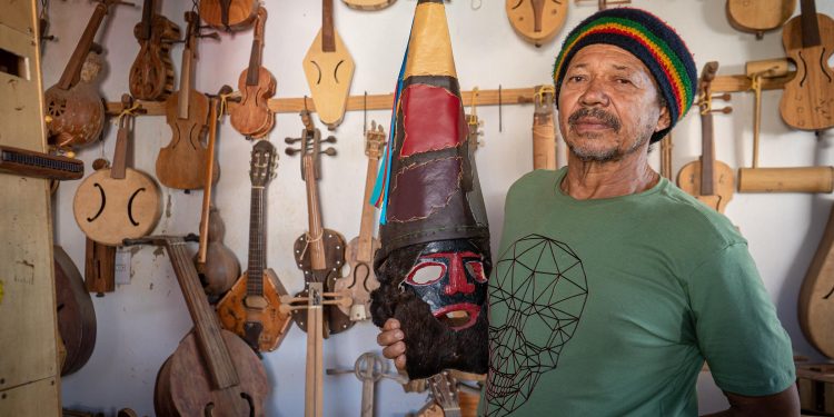 Exposição no Centro Cultural do Cariri reúne mestres artesãos que moldam a cultura e ancestralidade da região