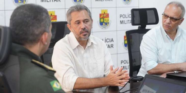 Elmano de Freitas se reúne com novo secretário da Segurança; Roberto Sá toma posse na próxima segunda-feira (3)