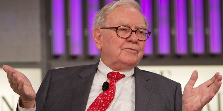 Warren Buffett define testamento e deixa fortuna bilionária para fundo de caridade; veja valor