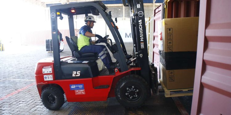 Ceará recebe equipamentos para modernizar 11 hospitais; investimento é superior a R$ 28 milhões