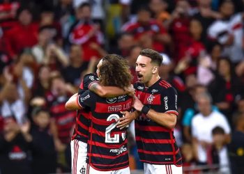 Flamengo vence Cruzeiro por 2 a 1 e assume liderança isolada do Brasileirão