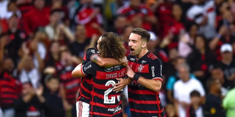 Flamengo vence Cruzeiro por 2 a 1 e assume liderança isolada do Brasileirão