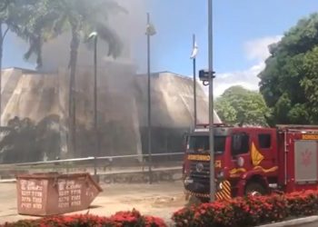 Incêndio atinge plenário da Assembleia Legislativa do Ceará (Foto: Reprodução)