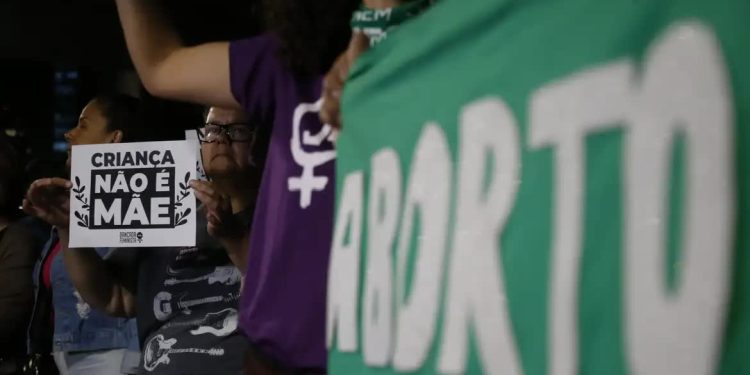 Em tramitação na Câmara dos Deputados, saiba como é a legislação sobre aborto pelo mundo