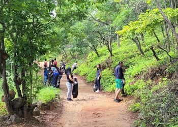 Horto recebe Oficina de Bombas de Sementes em alusão ao mês do meio ambiente