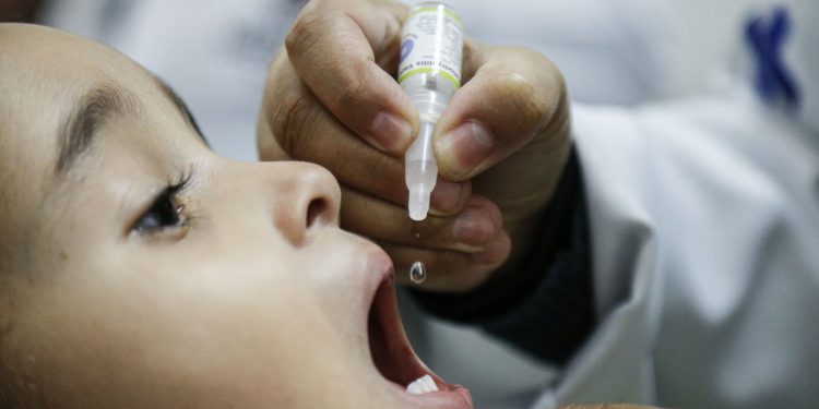 Não é só gotinha: entenda como funciona a vacinação contra a pólio