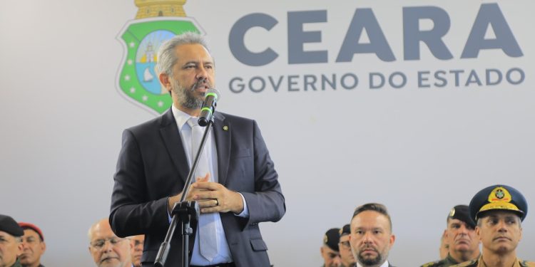 Em aula inaugural de formação de novos policiais, Elmano de Freitas defende integração da Forças de Segurança