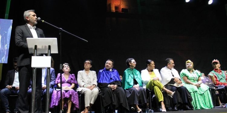 Em Crato, Elmano de Freitas anuncia a convocação de 158 candidatos aprovados em concurso da URCA