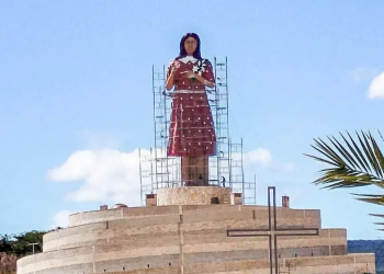Estátua da Beata Benigna, em Santana do Cariri, será reconstruída após críticas dos devotos (Foto: Reprodução)