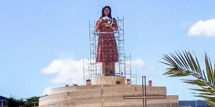 Estátua da Menina Benigna é finalizada em Santana do Cariri