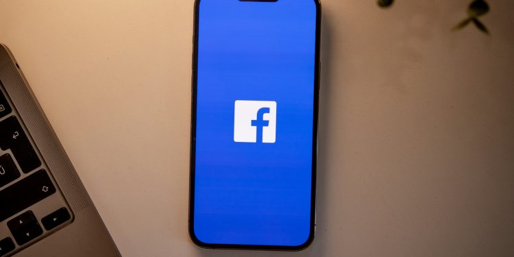 Meta diz que suspendeu recursos de inteligência artificial generativa no Brasil