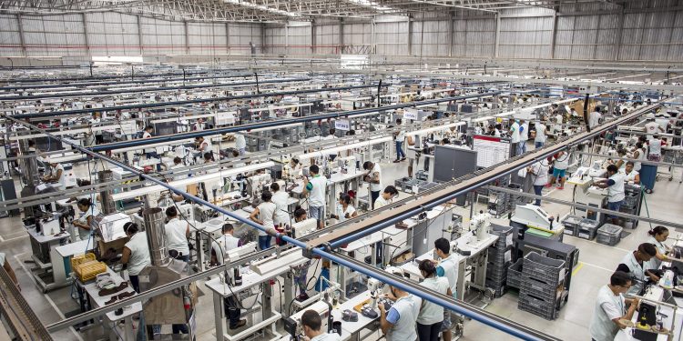 Ceará registra crescimento industrial de 2,6% em maio, superando média nacional