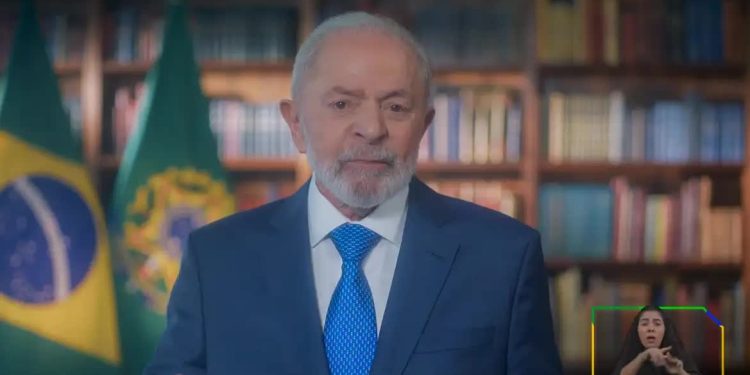 Lula faz balanço de governo em pronunciamento e afirma: “Mundo voltou a acreditar no Brasil”