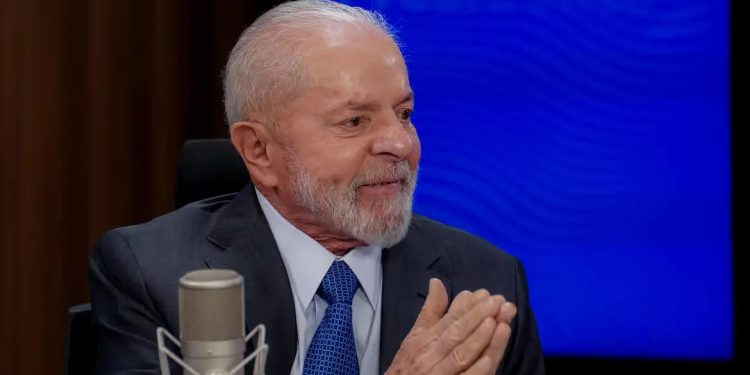 Lula reafirma compromisso com salário mínimo e crescimento econômico