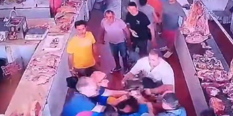 Iguatu: Mulher esfaqueia adolescente de 15 anos após audiência de pensão alimentícia