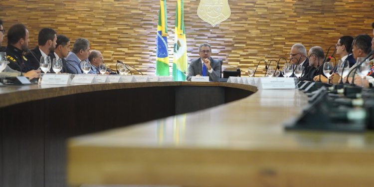 Em reunião do Coesi, governador Elmano de Freitas assina decreto que reforça segurança pública no Ceará