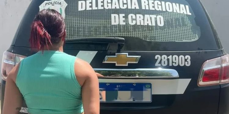 Polícia Civil prende acusada de homicídio no Crato; comparsa consegue fugir