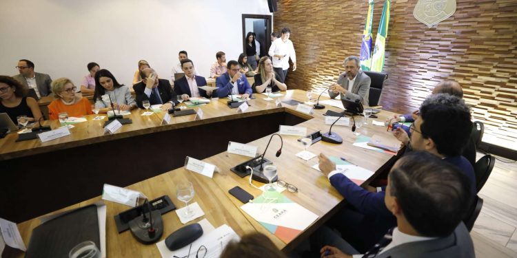 Governo do Ceará promove diálogo entre instituições para discutir projetos de prevenção à violência