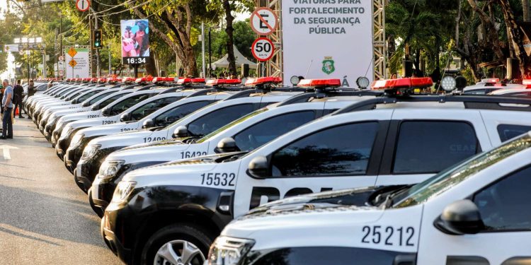 Elmano de Freitas entrega 59 viaturas às Forças de Segurança do Ceará