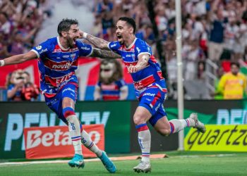 Fortaleza assume liderança do Brasileiro com vitória sobre Corinthians